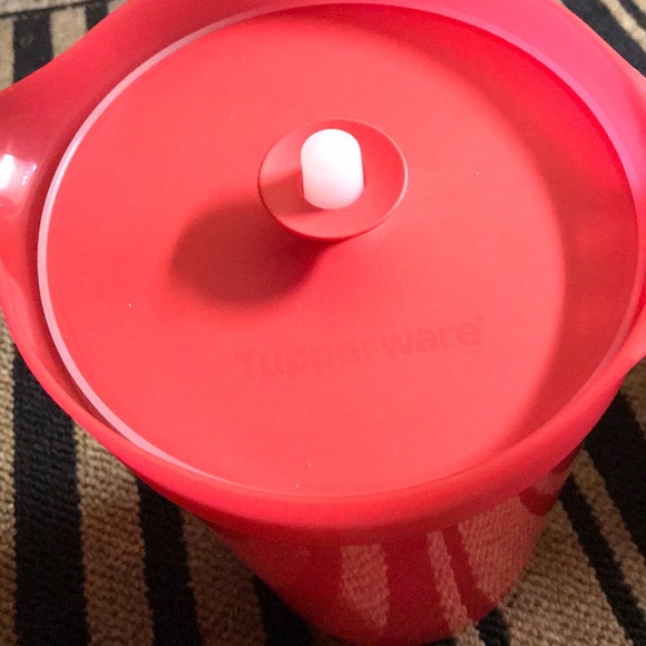 Tupperware pitcher - Picture 2 of 7